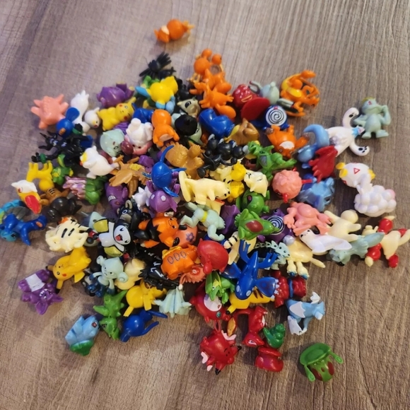 Lot of 72 Pokemon Figures - Picture 3 of 3